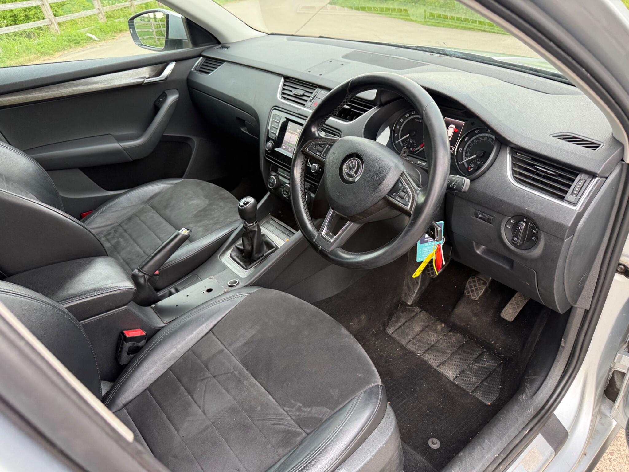 Skoda Octavia 2.0 TDI Scout 4WD Euro 6 (s/s) 5dr — photo 42 of 50